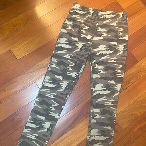 camo Leggings size Medium